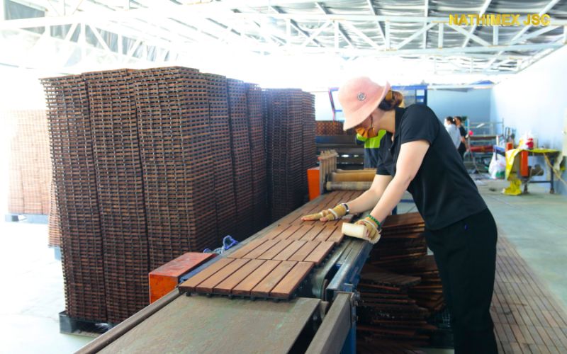 nathimexjsc-factory-supply-wood-deck-tiles